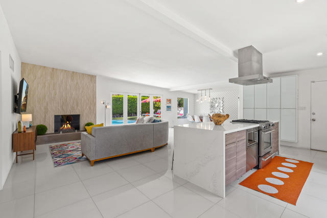 1115 Pasatiempo Road, Palm Springs CA: https://media.crmls.org/mediaz/2a13e1d5-efa3-41b5-a344-ca980a4885c2.jpg