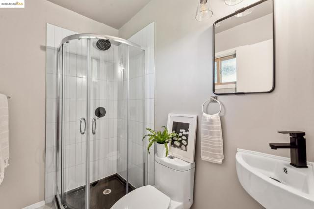 2560 Carisbrook Dr, Oakland CA: https://media.crmls.org/mediaz/2a141a66-c7db-4d4c-b63a-80f79e02836c.jpg