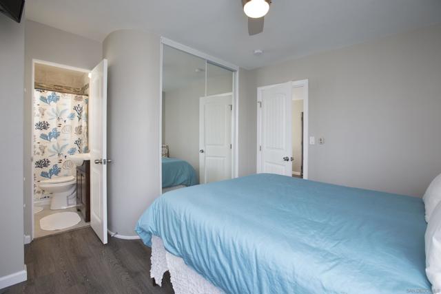 728 Jamaica Ct, San Diego CA: https://media.crmls.org/mediaz/2a141ac2-00b2-4328-a598-33912b919e55.jpg