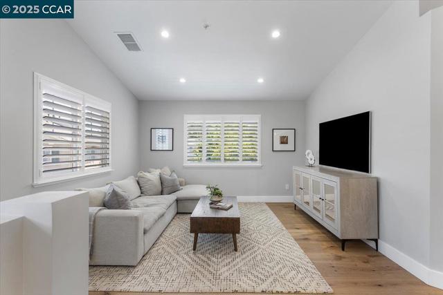 1310 Sutter Creek Ln, San Ramon CA: https://media.crmls.org/mediaz/2a1455c6-cbd9-43c7-a95e-f0bfe86a56c3.jpg
