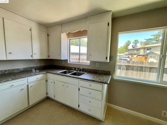 3619 DeOvan St, Stockton CA: https://media.crmls.org/mediaz/2a145c30-1833-4668-b219-369fc25cace9.jpg