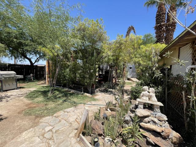 3550 W Hobson Way, Blythe CA: https://media.crmls.org/mediaz/2a15e9fe-b7a5-4e2f-8a38-2a4a0c5ee19d.jpg