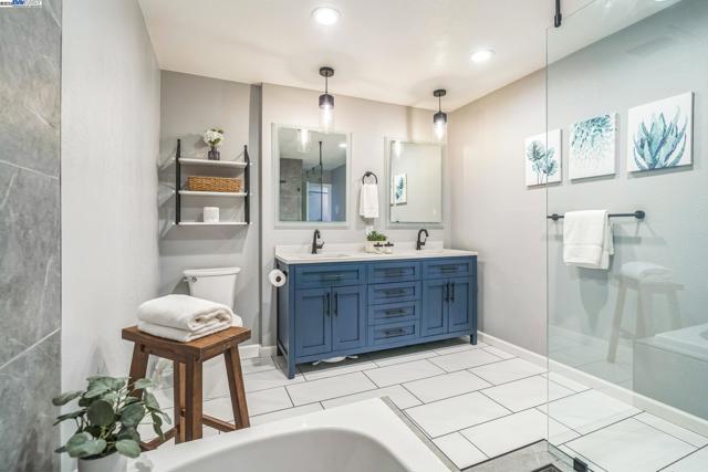 2740 Mohawk Cir, San Ramon CA: https://media.crmls.org/mediaz/2a167fbb-93c0-4d1f-ae5a-09710869b74a.jpg