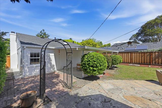 1019 Riverton Drive, San Carlos CA: https://media.crmls.org/mediaz/2a16a143-675e-4c00-9ccb-e70ef154695d.jpg