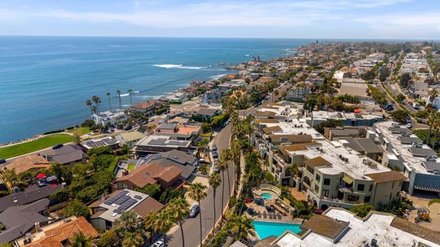 5470 La Jolla Boulevard, La Jolla CA: https://media.crmls.org/mediaz/2a16f4a4-5dce-41ae-ba31-4fdaa9cb291d.jpg