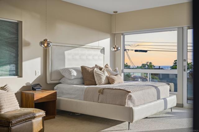 Image 23 of 60 For 2372 Oxford Ave