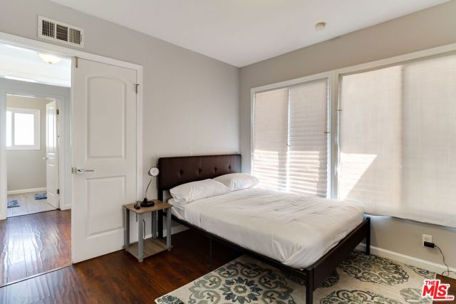 7553 GARDEN GROVE Avenue, Reseda CA: https://media.crmls.org/mediaz/2a18e170-f887-4bd4-94e9-de12842ae173.jpg