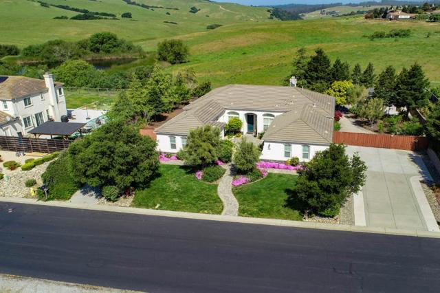 334 Paseo Gularte, San Juan Bautista CA: https://media.crmls.org/mediaz/2a18fe85-caf0-4e2c-a512-81c1c8d27e4b.jpg
