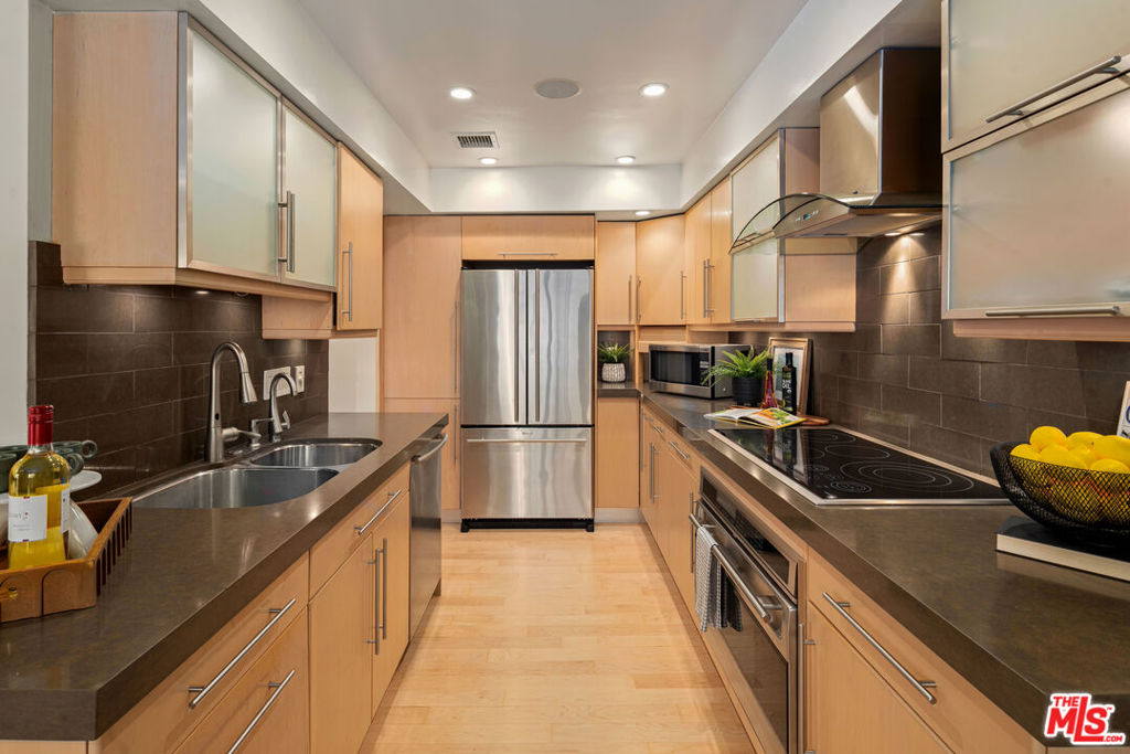 1221 N Kings Road Unit 307