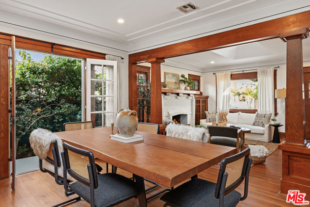 919 Venezia Avenue, Venice CA: https://media.crmls.org/mediaz/2a192985-2755-4663-9261-7cc5279fc779.jpg