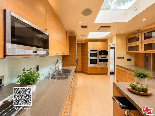 13523 Hartland Street photo 11