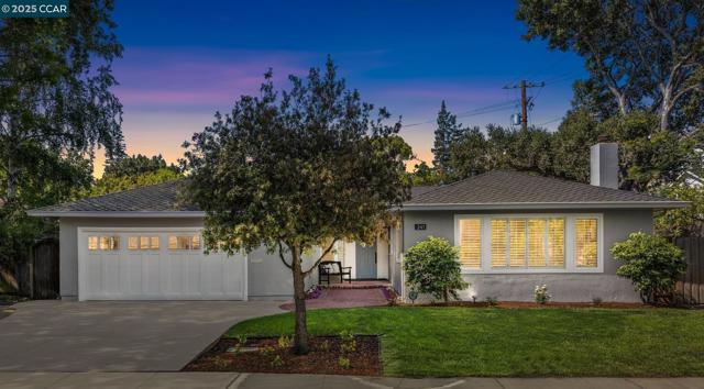 241 E Creek Dr, Menlo Park CA: https://media.crmls.org/mediaz/2a1a5c5d-e53e-4a22-a141-24b8acb96efc.jpg