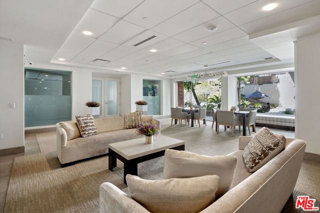 1440 Veteran Avenue, Los Angeles CA: https://media.crmls.org/mediaz/2a1b08a3-0ee3-40d2-ad79-e061fb60bcc1.jpg