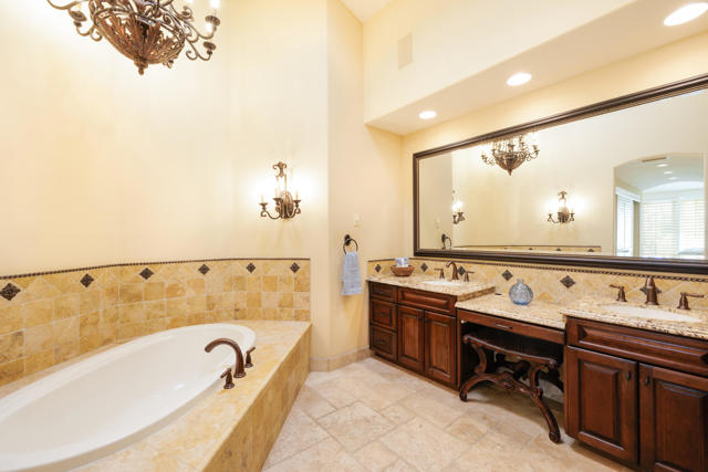 38348 Zinnia E Lane, Palm Desert CA: https://media.crmls.org/mediaz/2a1b7008-3e19-47e5-b27b-6b837e283851.jpg