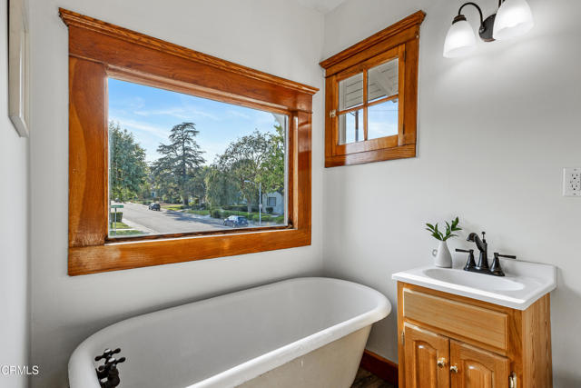 1954 Primrose Avenue, South Pasadena CA: https://media.crmls.org/mediaz/2a1b98d0-ff14-46a4-b35e-5603f3795f98.jpg
