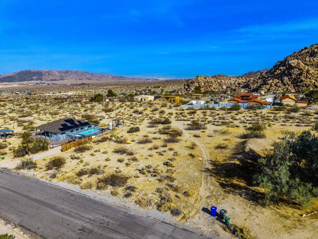 7215 Mt Lassen Avenue, Joshua Tree CA: https://media.crmls.org/mediaz/2a1b9e30-0910-452a-8047-c8373a3e2b99.jpg