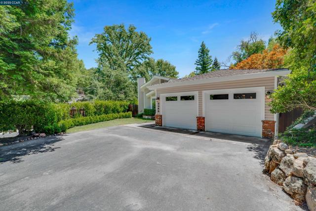 2345 San Miguel Dr, Walnut Creek CA: https://media.crmls.org/mediaz/2a1b9ea8-8863-420a-9802-d023449b69ce.jpg