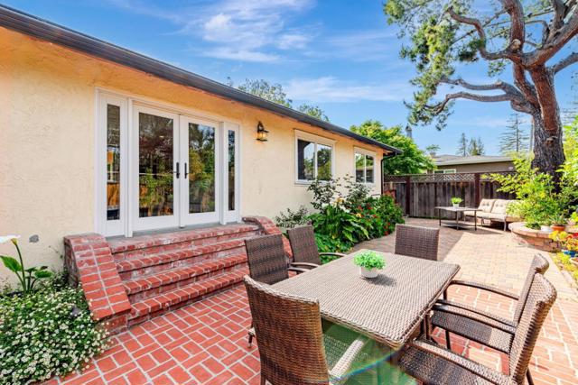 3135 Alameda De Las Pulgas, Menlo Park CA: https://media.crmls.org/mediaz/2a1c06ac-178e-4bf0-8401-31cacac299e0.jpg
