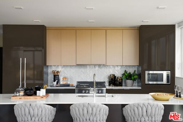 525 Olive Street, San Diego CA: https://media.crmls.org/mediaz/2a1ccb67-9c69-4426-b7fd-488a82f305b0.jpg