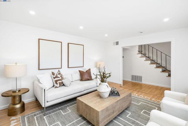 7299 Elba Ct, Dublin CA: https://media.crmls.org/mediaz/2a1cde2f-e3bd-4793-9fe9-4dbea058000c.jpg