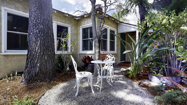 405 Mission Road, Glendale CA: https://media.crmls.org/mediaz/2a1edc22-24bf-4601-989a-27477d50b8b1.jpg