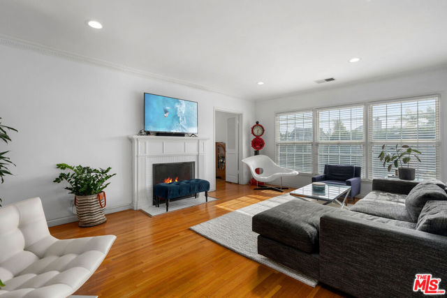 9645 W Olympic Boulevard, Beverly Hills CA: https://media.crmls.org/mediaz/2a1f1591-db61-4f37-9b12-cfb0aa2c9d1b.jpg