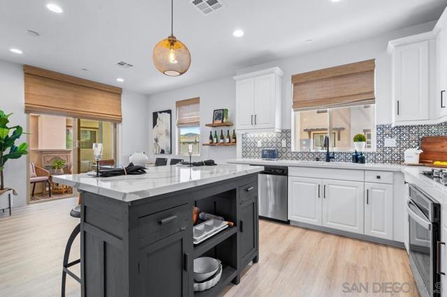 2445 Verano Way, Vista CA: https://media.crmls.org/mediaz/2a1f3d01-c095-465d-b10d-1a74e76e901b.jpg