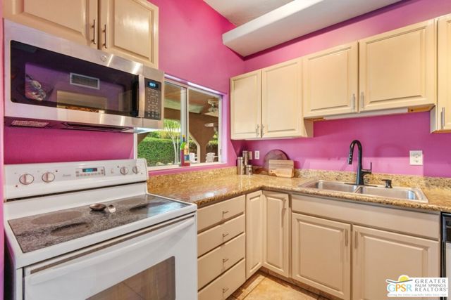 648 S Roxbury Drive, Palm Springs CA: https://media.crmls.org/mediaz/2a1f4214-cf0b-49aa-b451-c398d6416672.jpg