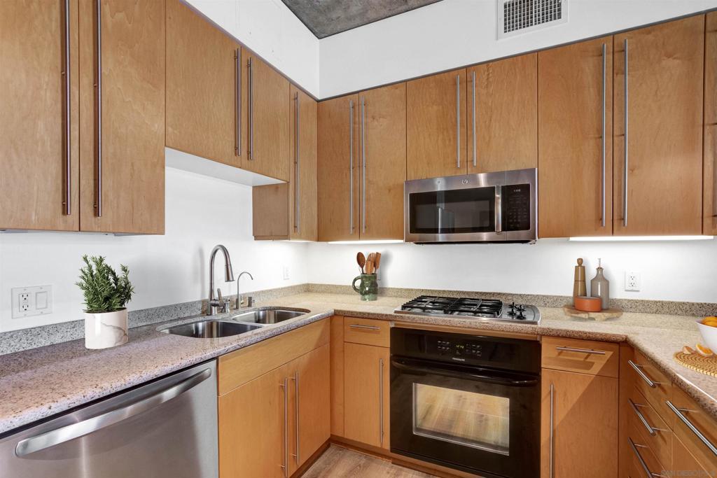 801 Ash - photo 3