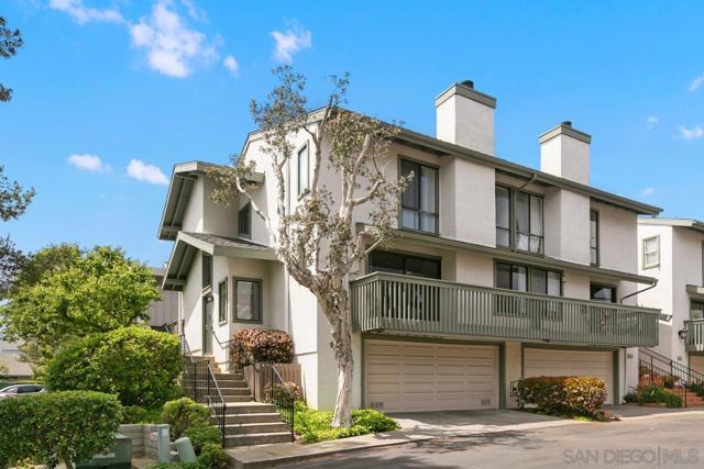 3338 Caminito Vasto, La Jolla CA: https://media.crmls.org/mediaz/2a1fcd61-1e70-4ada-af81-197a8e3587c3.jpg