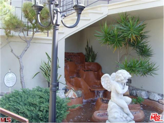 8308 Pershing Drive, Playa del Rey CA: https://media.crmls.org/mediaz/2a205654-eaec-4f65-9e85-7d6dccff7301.jpg