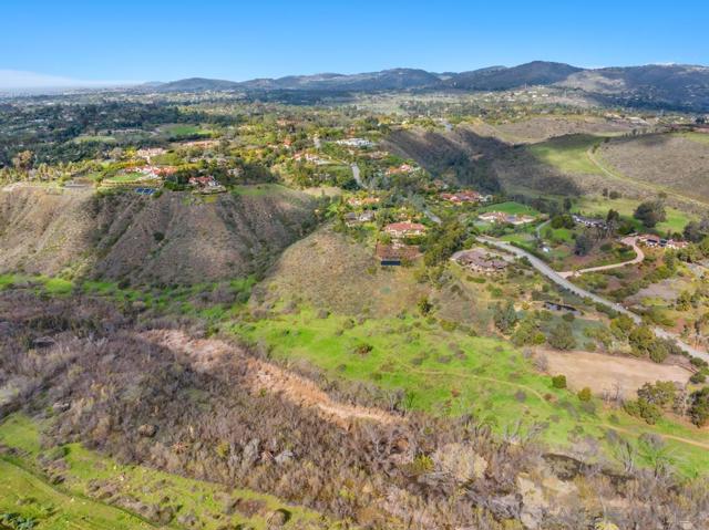 16574 Zumaque, Rancho Santa Fe CA: https://media.crmls.org/mediaz/2a208eda-ba12-449a-9ab8-c72e7dcad486.jpg