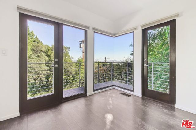 1527 Marmont Avenue, Los Angeles CA: https://media.crmls.org/mediaz/2a20b937-cd37-4f5e-8372-72e85f060a1f.jpg
