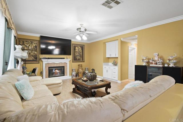 1420 Venters Dr, Chula Vista CA: https://media.crmls.org/mediaz/2a20ff1a-9d76-416e-833f-38216cd9d61d.jpg