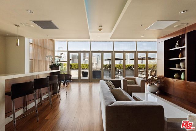 1155 S Grand Avenue, Los Angeles CA: https://media.crmls.org/mediaz/2a211584-05ef-407a-bde5-4b632ad678d7.jpg