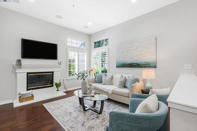 4119 Veneto Ct, Pleasanton CA: https://media.crmls.org/mediaz/2a2116dd-eabf-4979-a7e3-b387d2ac7e82.jpg