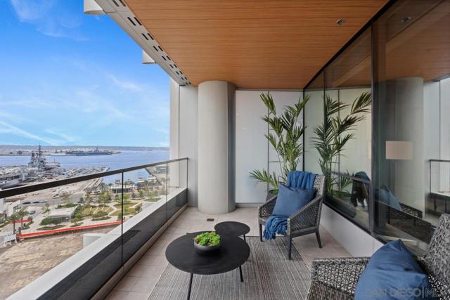 888 W E St, San Diego CA: https://media.crmls.org/mediaz/2a21367e-8d76-4a09-8adb-2ea1d63073d4.jpg