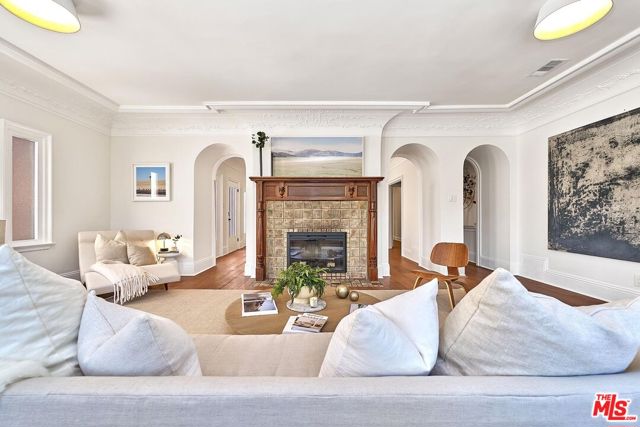 322 S Kingsley Drive, Los Angeles CA: https://media.crmls.org/mediaz/2a21c347-9088-42de-bc4c-b767a47a8221.jpg
