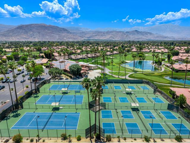 99 Camino Arroyo Place, Palm Desert CA: https://media.crmls.org/mediaz/2a21d86d-c4bf-4e05-9ca7-1dfa3ef03414.jpg