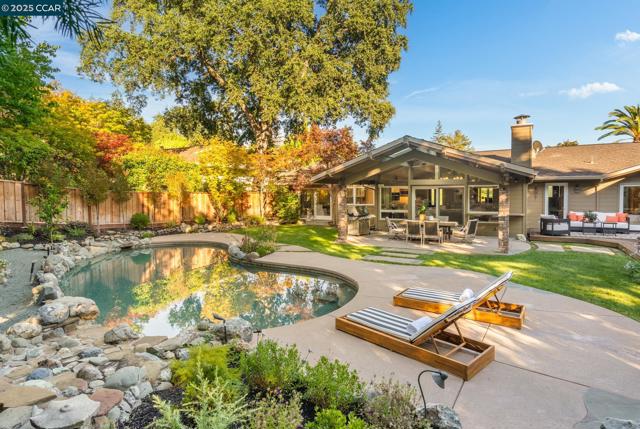 9 Saint Andrews Pl, Alamo CA: https://media.crmls.org/mediaz/2a22b666-f1a5-4437-8aec-e52fb1f3c5b4.jpg