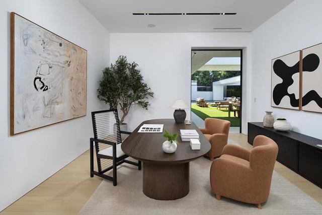 349 Walsh Road, Atherton CA: https://media.crmls.org/mediaz/2a238fdb-9407-4542-90fe-c0e792f9c9f6.jpg