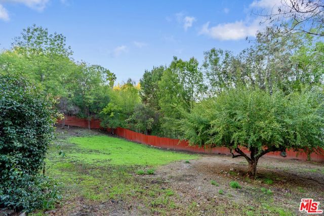 4854 Brewster Drive, Tarzana CA: https://media.crmls.org/mediaz/2a23b628-212a-4ea6-921f-82e13c2982bd.jpg