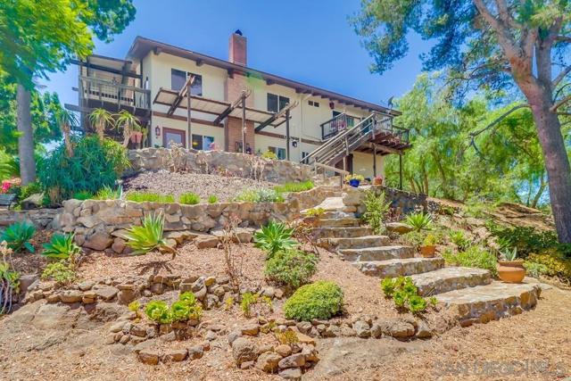 255 Highline Trl, El Cajon CA: https://media.crmls.org/mediaz/2a2442ab-7869-453d-b209-72fe1ee5def3.jpg