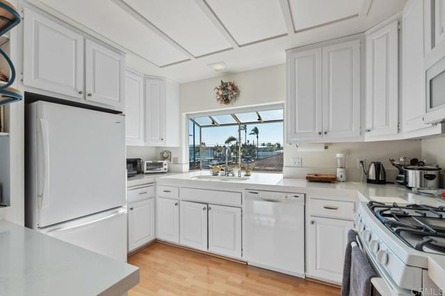 Detail Gallery Image 23 of 54 For 966 C Ave, Coronado,  CA 92118 - 2 Beds | 2 Baths