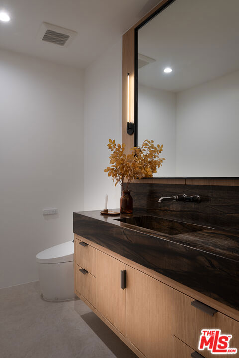 23615 Long Valley Road, Hidden Hills CA: https://media.crmls.org/mediaz/2a245da0-a9a5-42ef-a5a6-63f84b1fded4.jpg