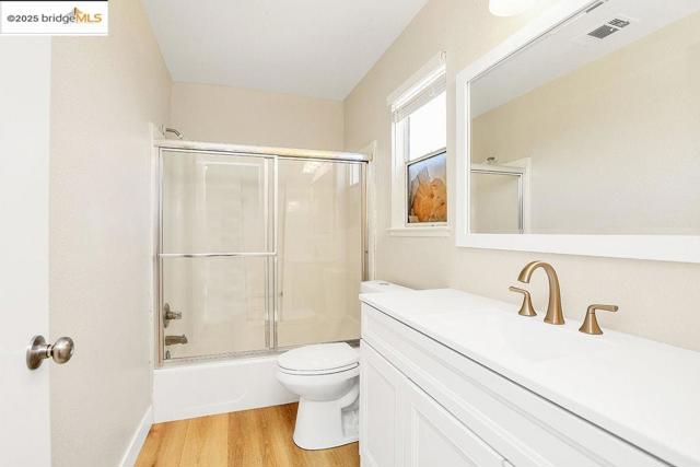 10500 Creekside Circle, Oakland CA: https://media.crmls.org/mediaz/2a248f00-e2b0-4fcf-83e6-bdabb798e7a7.jpg