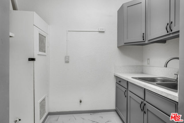 123 S Westmoreland Avenue, Los Angeles CA: https://media.crmls.org/mediaz/2a24bfff-c941-4dc9-a68d-587bc0c0984a.jpg