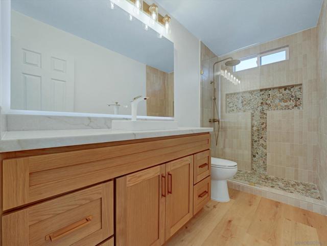 995 Bluecrest St, Corona CA: https://media.crmls.org/mediaz/2a24c8e0-8ccf-4ce1-8d8a-585f761db331.jpg