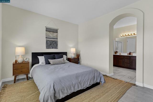 4605 Keller Ridge Dr, Clayton CA: https://media.crmls.org/mediaz/2a2526ff-9c5b-4053-a6d7-da3d264fa585.jpg
