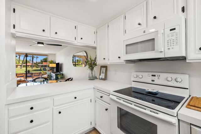 56 Majorca Drive, Rancho Mirage CA: https://media.crmls.org/mediaz/2a253c9e-c6b5-4bed-80a0-3090ebdd2070.jpg